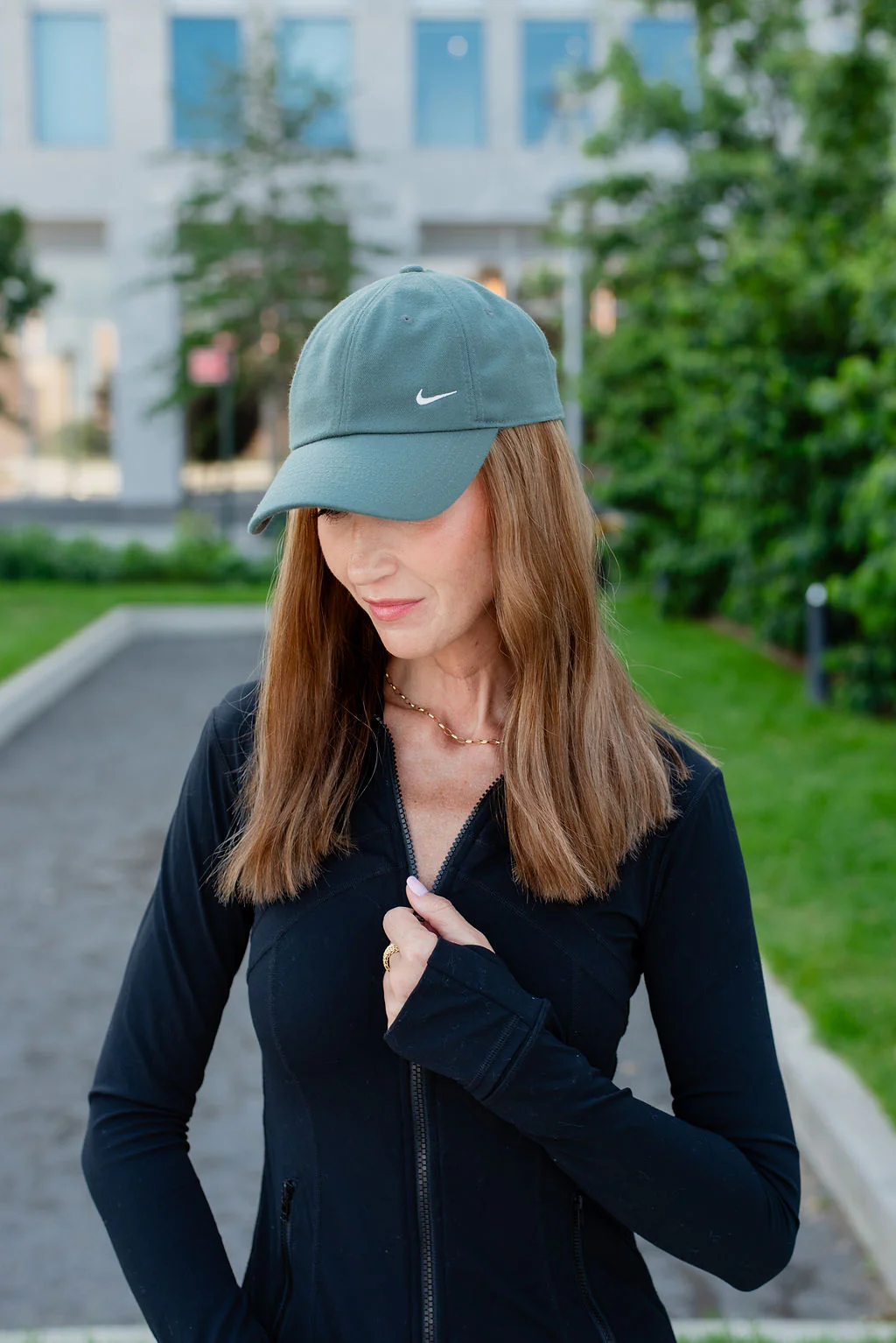 MIDI Bronde Hat Wig - Image 4