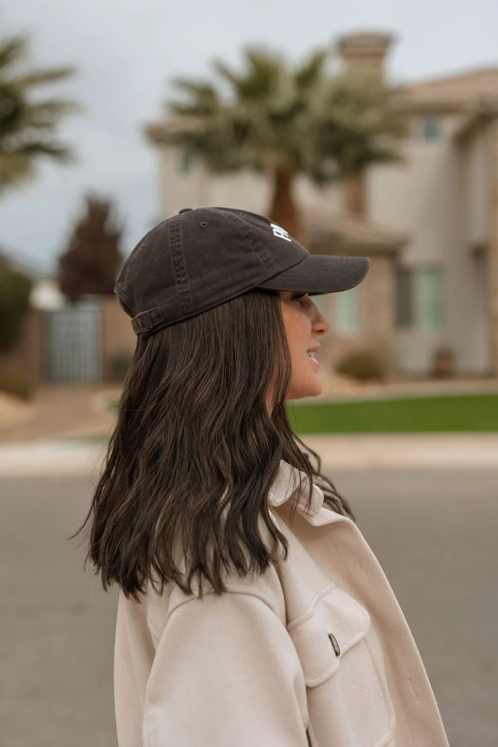 MIDI Dark Brown Hat Wig - Image 3