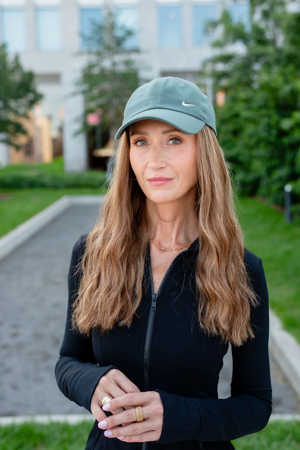 CLASSIC Bronde Wavy Hat Wig - Image 3