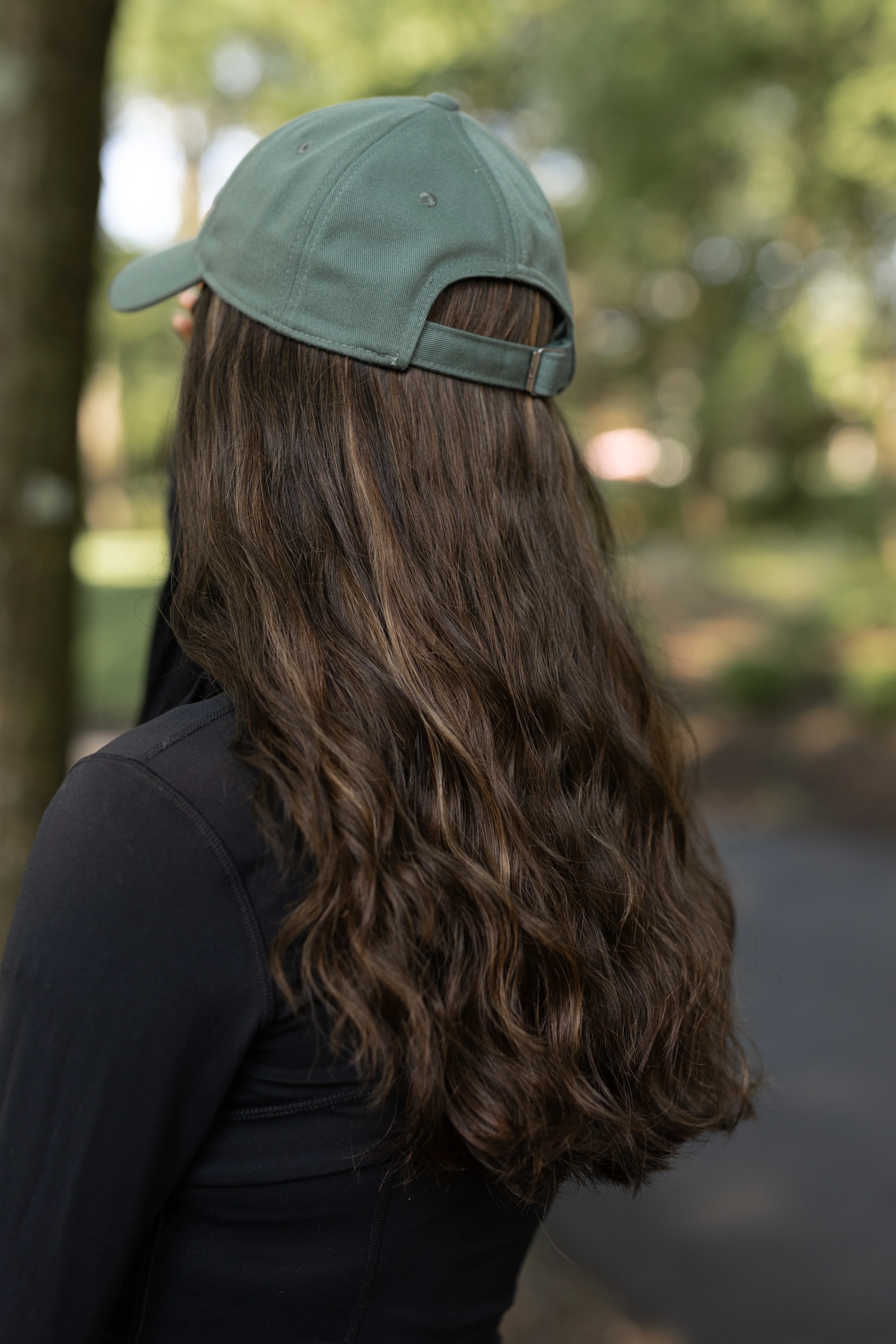 CLASSIC Mocha Wavy Hat Wig - Image 5