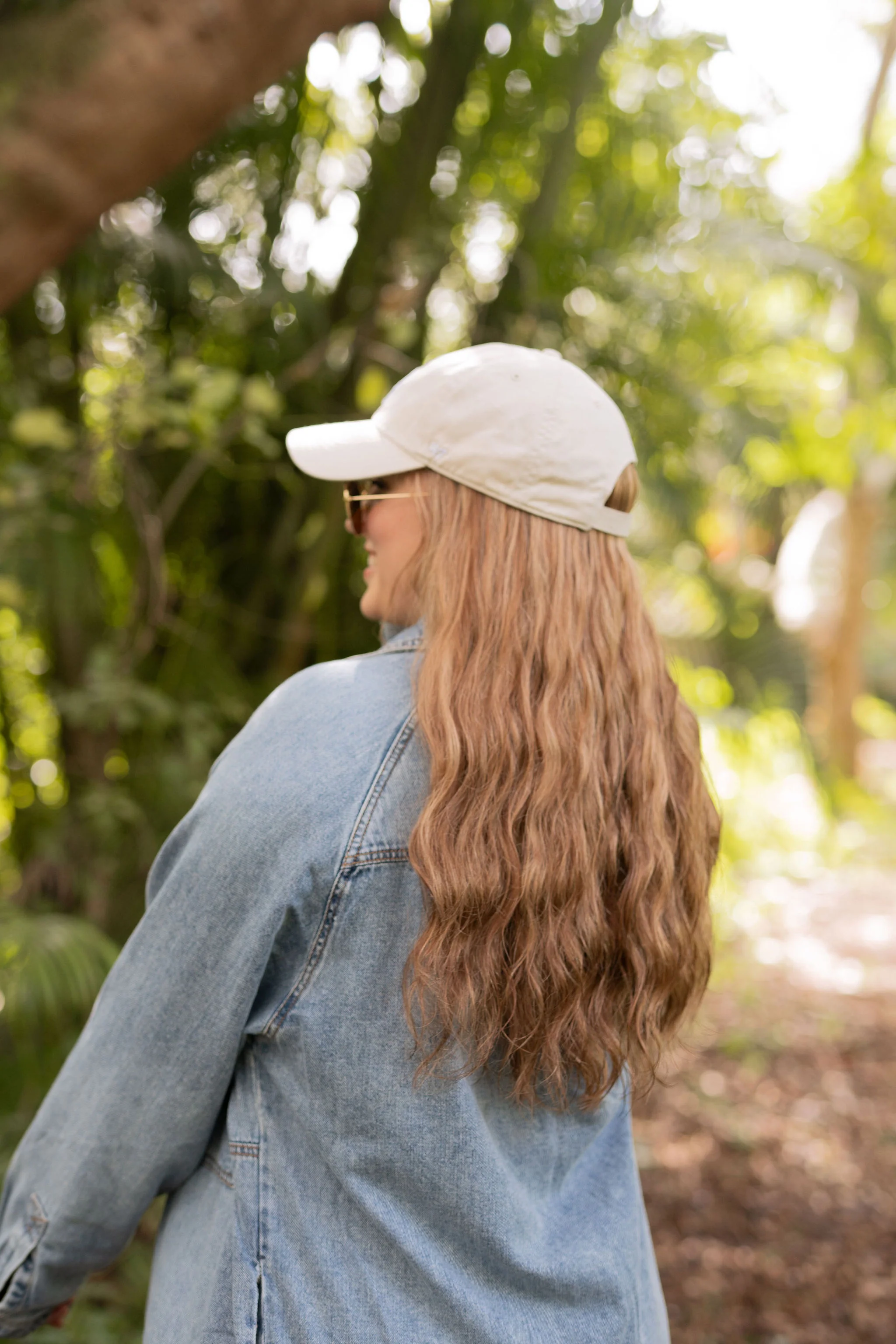SUPER Bronde Wavy Hat Wig - Image 4