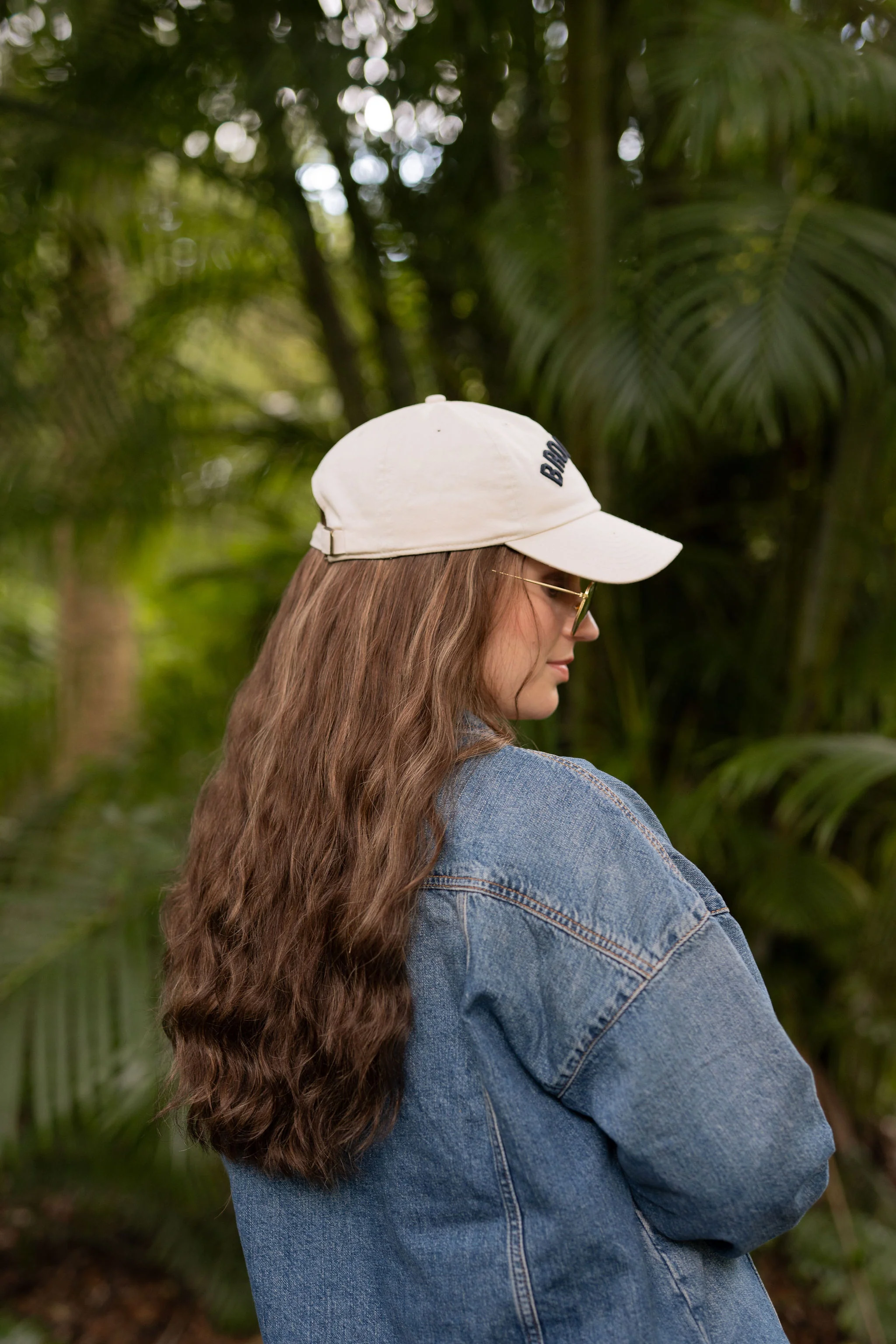 SUPER Highlighted Medium Brown Wavy Hat Wig - Image 4