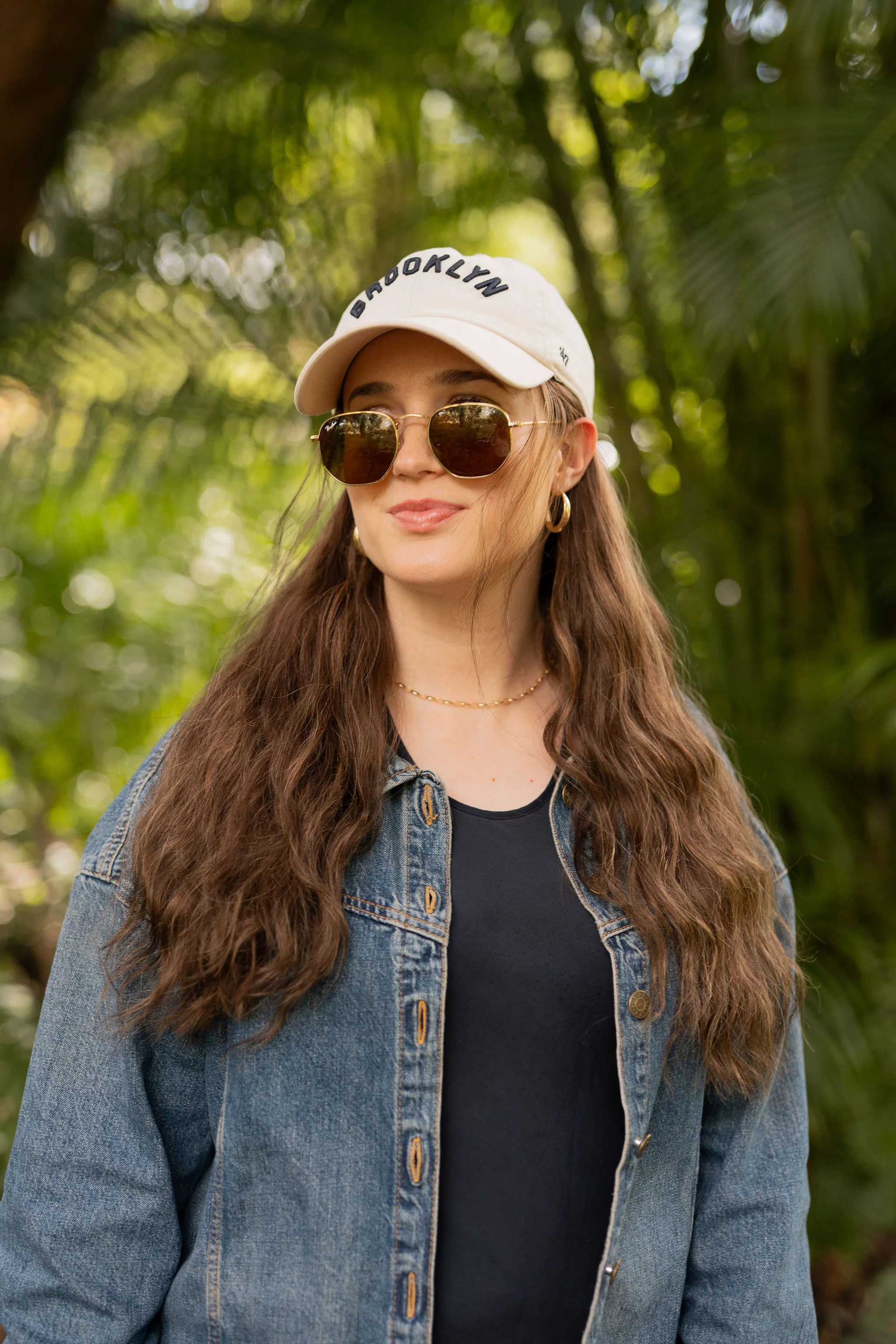 SUPER Highlighted Medium Brown Wavy Hat Wig - Image 5